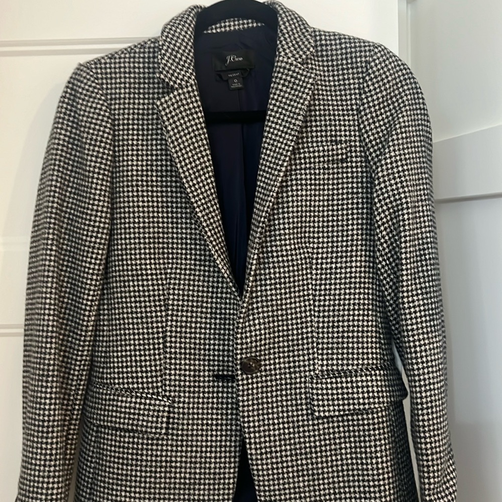 J Crew regent blazer in houndstooth. Perfect condition. No signs of wear.